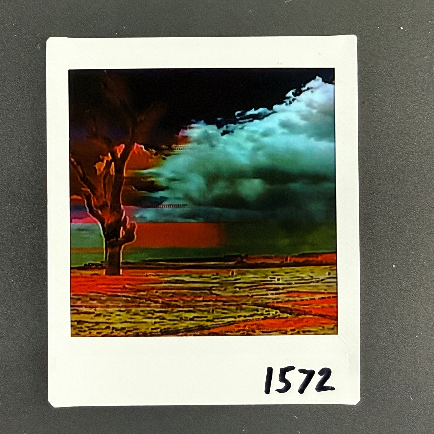 1572