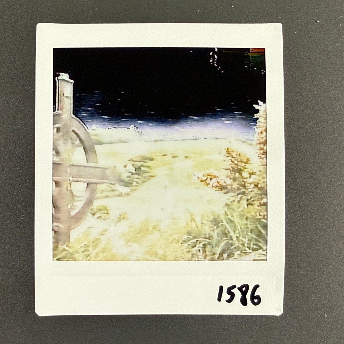 1586