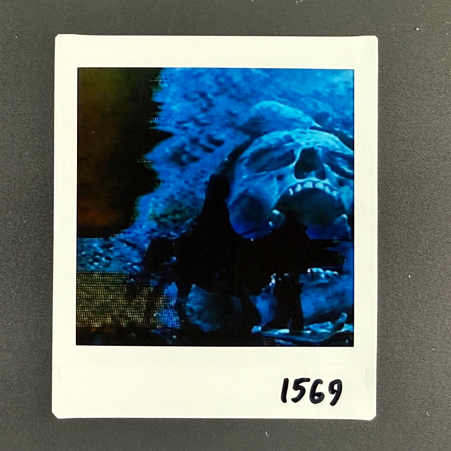 1569